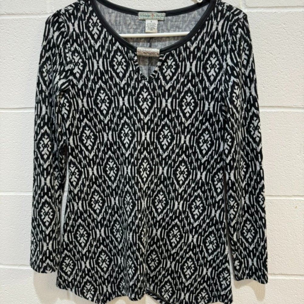 Vintage Suzie black and white blouse